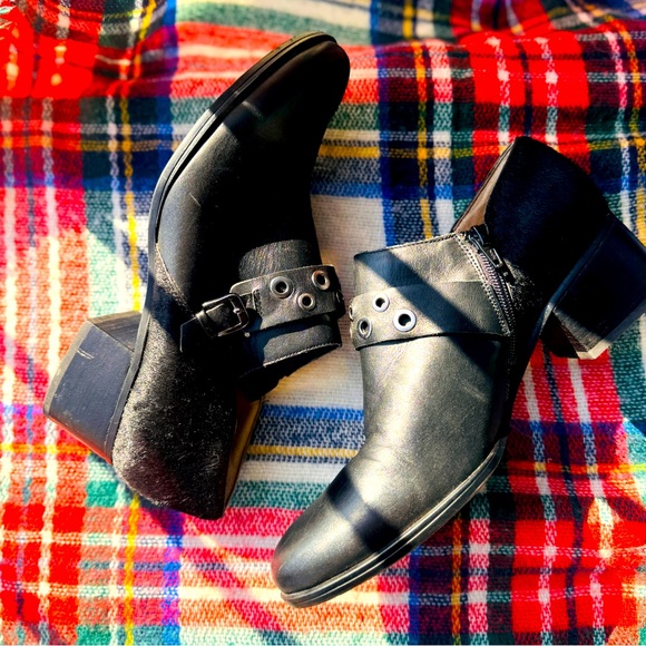 Naturalizer Black Booties - Picture 2 of 9